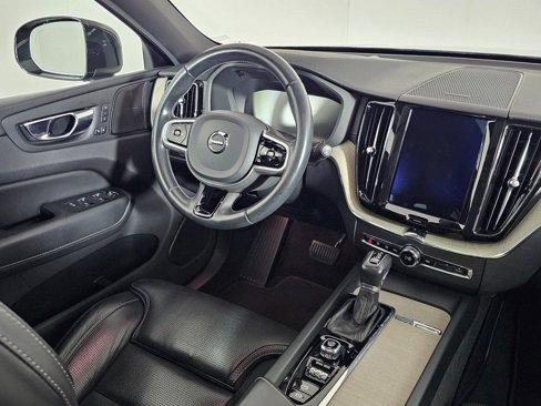 Used 2020 Volvo XC60 T6 Inscription w/ Protection Package image 4