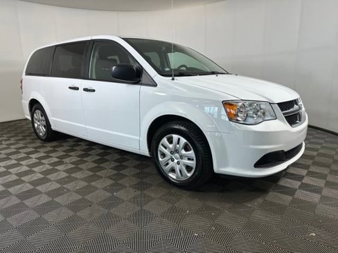 Used 2019 Dodge Grand Caravan SE image 2