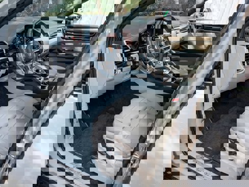 Certified 2022 Porsche Cayenne Platinum Edition image 4