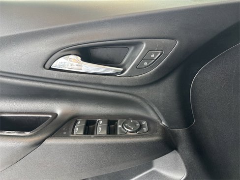 Used 2020 Chevrolet Equinox LT image 23