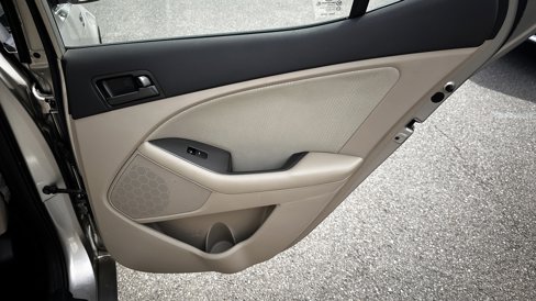 Used 2013 Kia Optima LX image 27