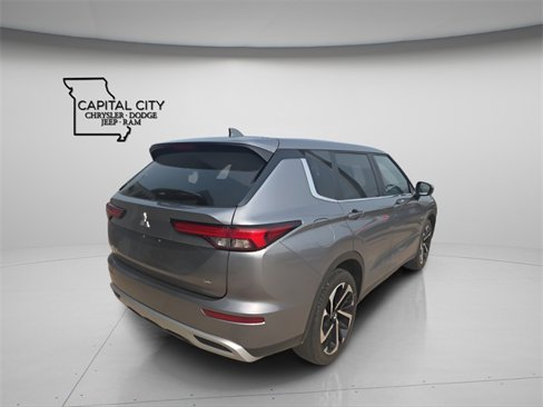 Used 2023 Mitsubishi Outlander SE image 7