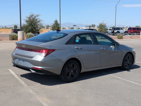 Used 2021 Hyundai Elantra SEL w/ Convenience Package image 5