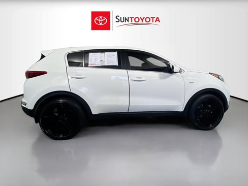 Used 2017 Kia Sportage LX image 2