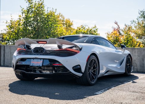 Used 2024 McLaren 750S Spider image 13