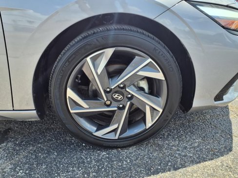Used 2024 Hyundai Elantra SEL w/ Convenience Package image 10