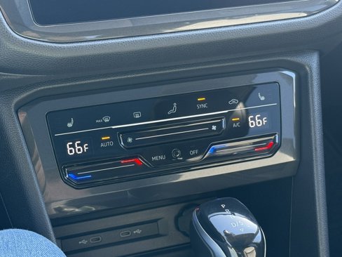 Certified 2022 Volkswagen Tiguan SE image 18
