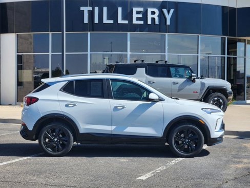 Used 2024 Buick Encore GX Sport Touring image 1