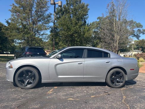 Used 2011 Dodge Charger SE image 3