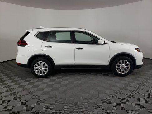 Used 2018 Nissan Rogue S image 3