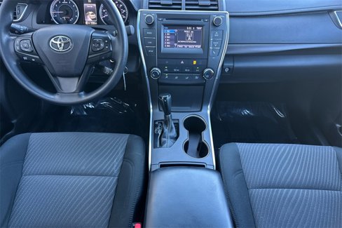Used 2017 Toyota Camry LE image 4