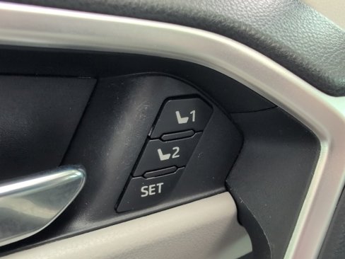 Used 2020 Toyota RAV4 XLE Premium image 23