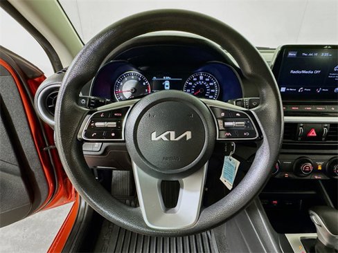 Used 2022 Kia Forte LXS w/ LXS Technology Package image 9