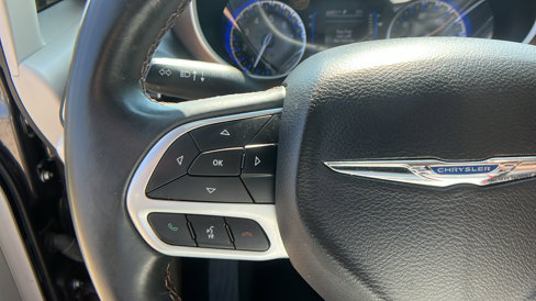 Used 2017 Chrysler Pacifica Touring-L image 27