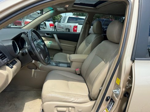 Used 2010 Toyota Highlander SE image 9