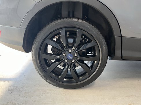 Used 2018 Ford Escape SE w/ SE Sport Appearance Package image 11