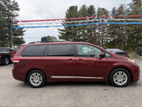 Used 2011 Toyota Sienna XLE image 26