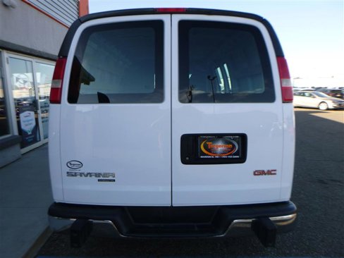 Used 2015 GMC Savana 2500 image 17