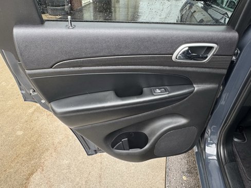 Used 2018 Jeep Grand Cherokee Altitude image 27