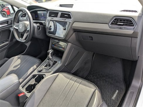 Used 2022 Volkswagen Tiguan SE image 38