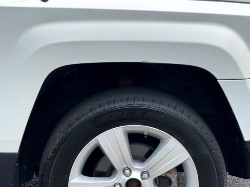 Used 2012 Jeep Patriot Limited w/ Sun/Sound Group image 10