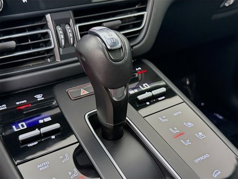 Certified 2022 Porsche Macan S image 14
