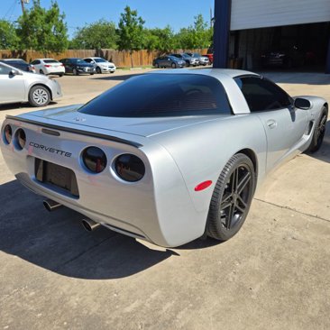 Used 2000 Chevrolet Corvette Coupe w/ Roof Pkg image 10