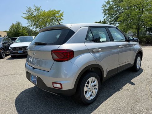 New 2025 Hyundai Venue SE image 7