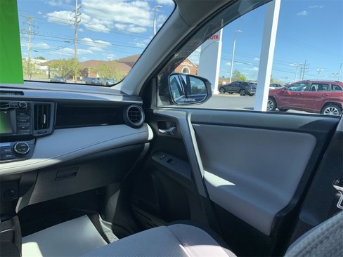 Used 2017 Toyota RAV4 XLE image 11