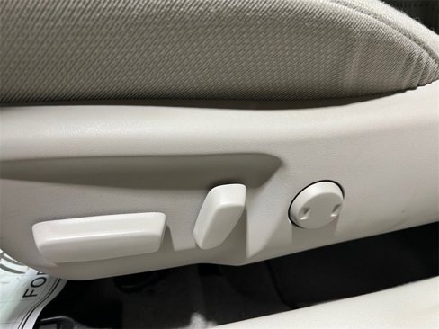 Used 2014 Toyota Camry XLE image 25