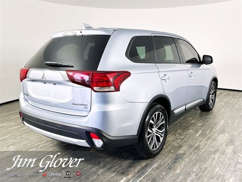 Used 2017 Mitsubishi Outlander SE image 8