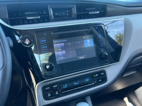 Used 2018 Toyota Corolla LE image 19