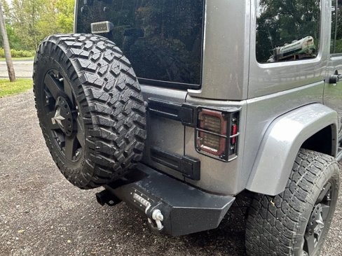 Used 2017 Jeep Wrangler Unlimited Sahara image 7