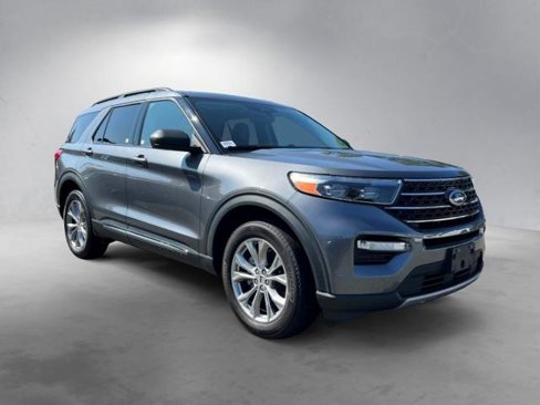 Certified 2022 Ford Explorer XLT w/ Equipment Group 202A image 2