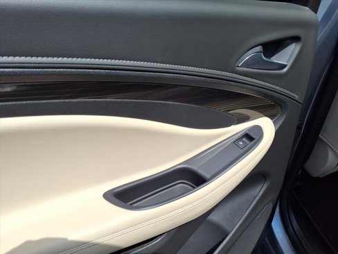Used 2020 Buick Envision Essence image 8