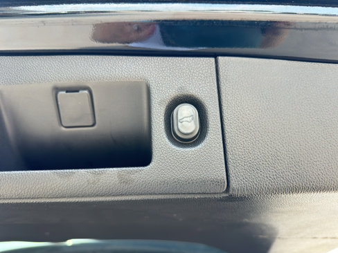 Used 2016 Chevrolet Tahoe LTZ image 32