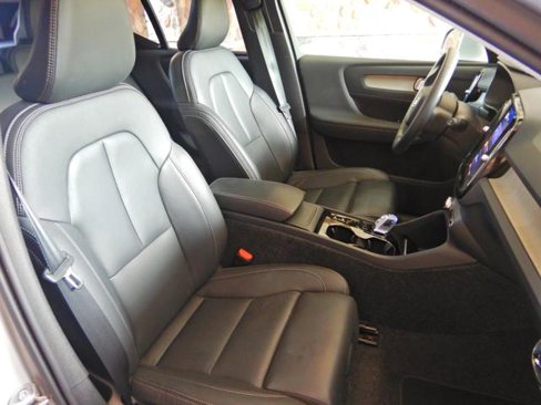 Used 2025 Volvo XC40 B5 Plus image 16