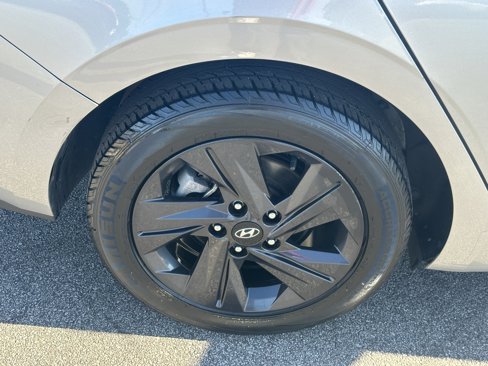 Used 2023 Hyundai Elantra SEL image 19