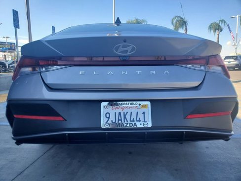 Used 2024 Hyundai Elantra SEL image 9