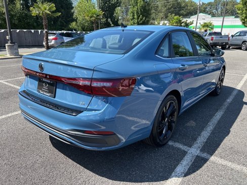 Used 2025 Volkswagen Jetta SE image 2