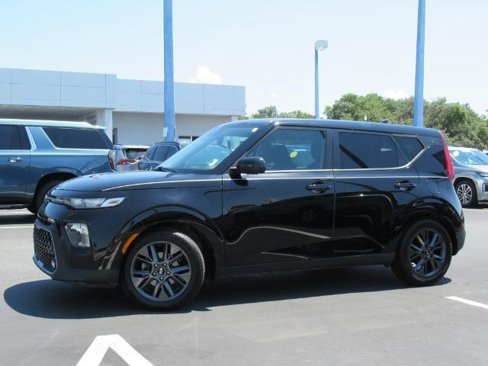 Used 2021 Kia Soul EX image 2