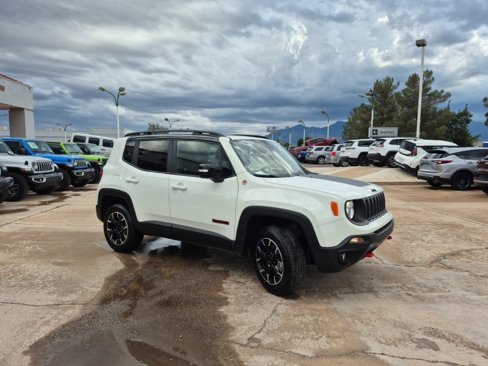 Used 2023 Jeep Renegade Trailhawk image 3