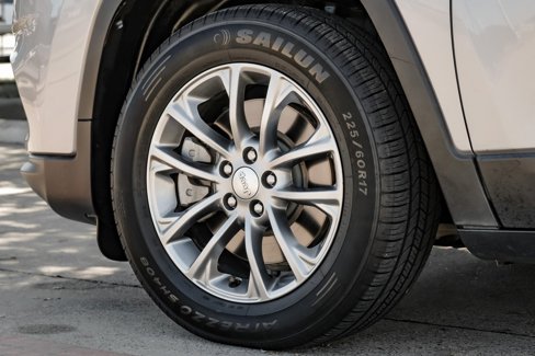 Used 2019 Jeep Cherokee Latitude Plus image 64