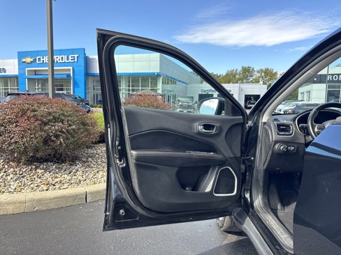 Used 2018 Jeep Compass Limited w/ Navigation Group image 10