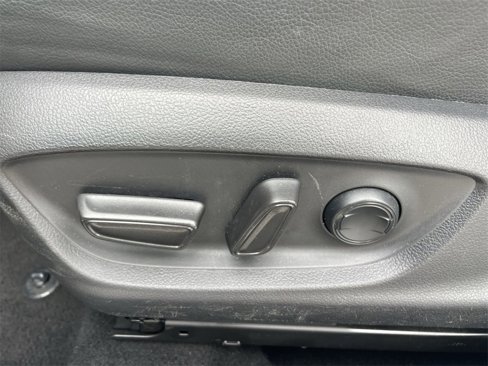 Used 2022 Toyota Camry SE image 4