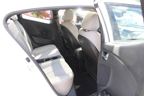 Used 2013 Hyundai Veloster w/ Style Pkg image 26