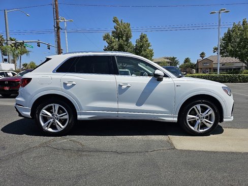 Used 2020 Audi Q3 2.0T Premium Plus w/ Premium Plus Package image 9