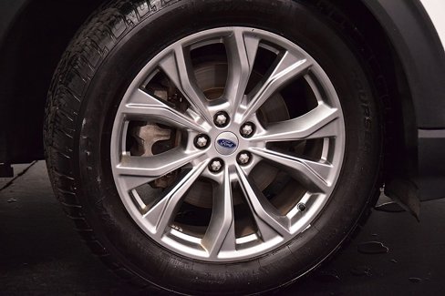 Used 2022 Ford Explorer XLT w/ Equipment Group 202A image 10