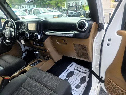 Used 2012 Jeep Wrangler Unlimited Rubicon w/ Connectivity Group image 53