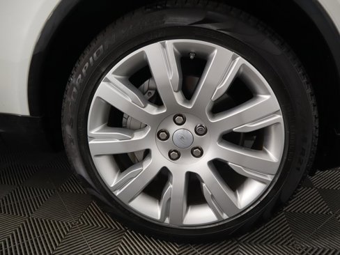 Used 2020 Land Rover Discovery Landmark image 34